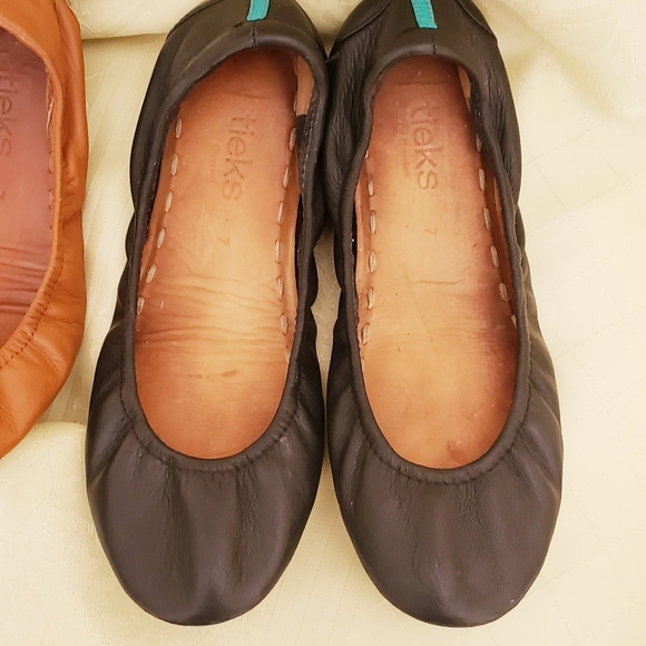 BUNDLE!! Two Pairs of Size 7 Tieks Camel and Black - Picture 2 of 12